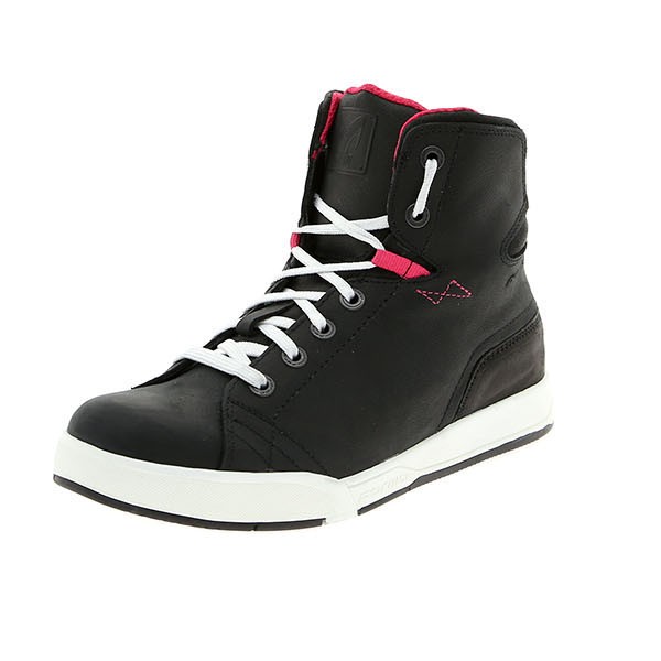 Forma_Swift_Dry_Lady_Boots-Black-White_front_left_quarter_419977.jpg