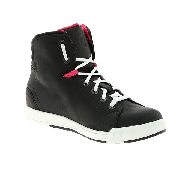 Forma_Swift_Dry_Lady_Boots-Black-White_front_right_quarter_419977.jpg