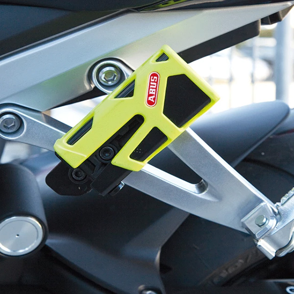 abus_brake-disc-lock_granit-sledg-xplus-77-web_lifestyle1.jpg