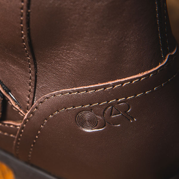 alpinestars-leather_boots_camargue-v2_brown_lifestyle6.jpg