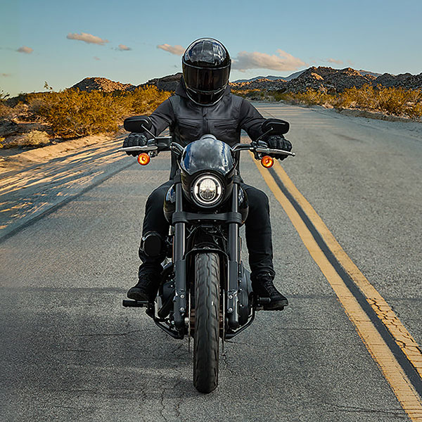 alpinestars_airbag-system_tech-air-3-v2-leather_black_lifestyle3.jpg