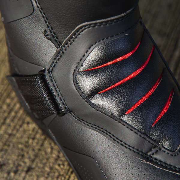 alpinestars_boots-textile_ridge-v2-waterproof_black_lifestyle7.jpg