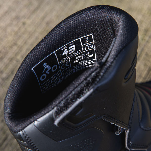 alpinestars_boots-textile_ridge-v2-waterproof_black_lifestyle9.jpg