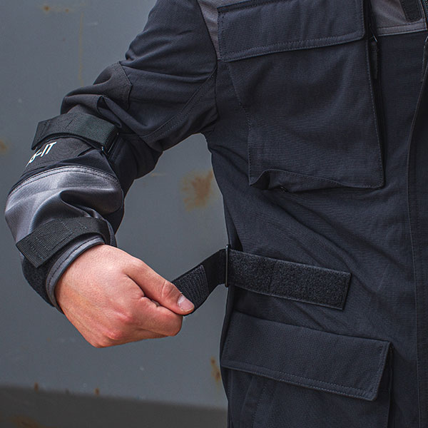 alpinestars_diesel_daiji_textile_jacket_black_lifestyle-17.jpg