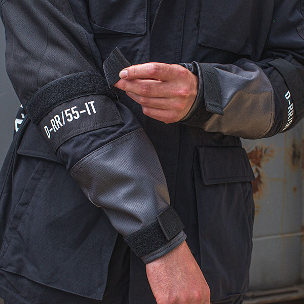 alpinestars_diesel_daiji_textile_jacket_black_lifestyle-19.jpg