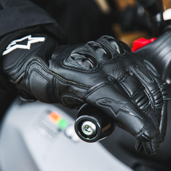 alpinestars_gloves_leather_celer_black_lifestyle1.jpg
