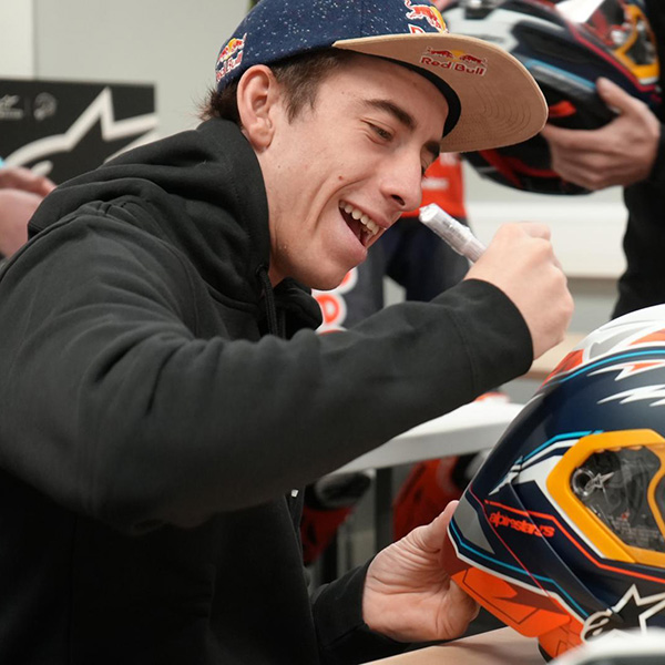 alpinestars_helmet_supertech-r10_pedro-acosta-signed-limited-edition_detail1.jpg
