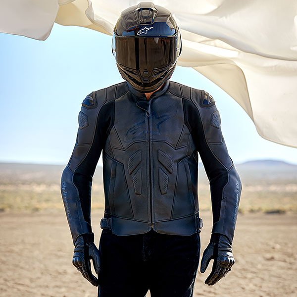 alpinestars_jacket_leather_dusk_black_lifestyle2.jpg