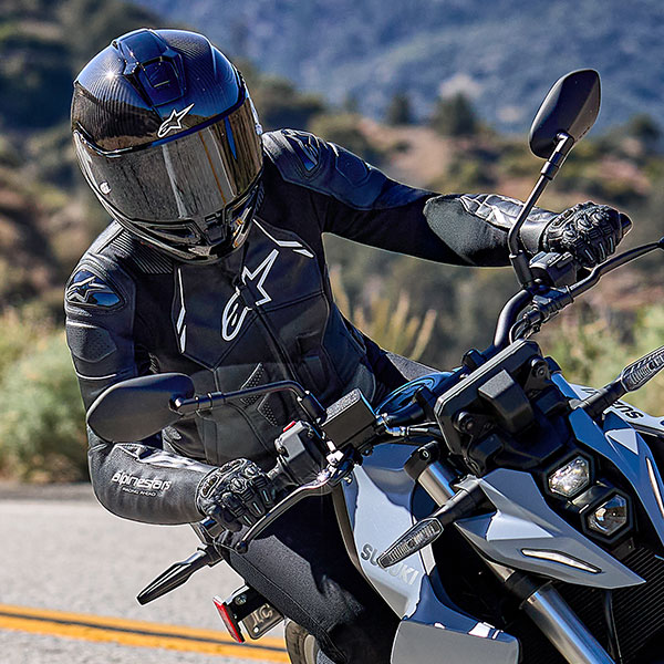 alpinestars_jacket_leather_ladies_dusk_black-white_lifestyle1.jpg