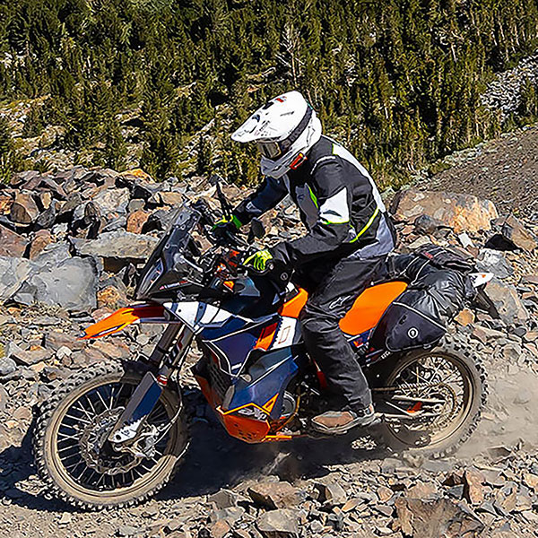 alpinestars_jacket_st-1-waterproof-textile_ice-grey-black-yellow-fluo_lifestyle2.jpg