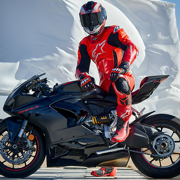 alpinestars_one-piece-suit_leather_gp-plus-v4-sprint_fluo-red-mid-red-white_lifestyle2.jpg