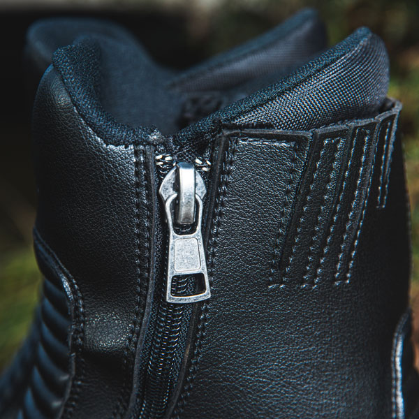 armr-moto_textile-boots_owara-2_black_lifestyle9.jpg