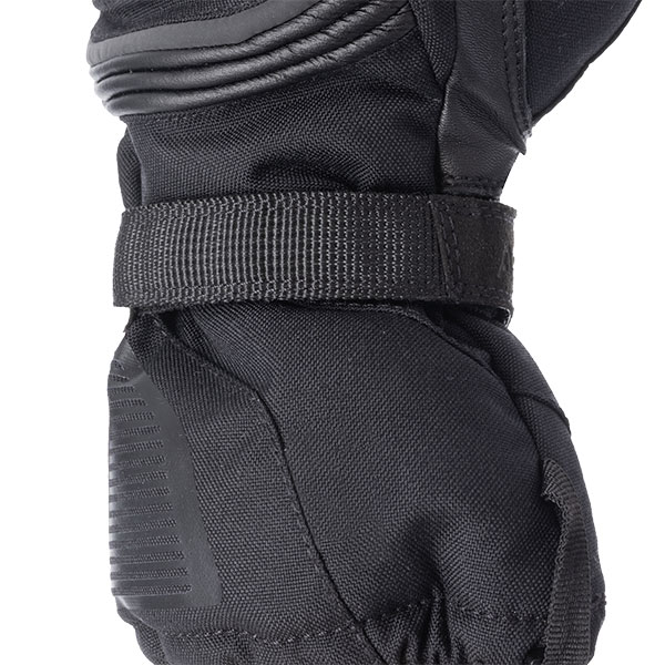 armr_textile-gloves_kumaji-3_black-red_detail7.jpg