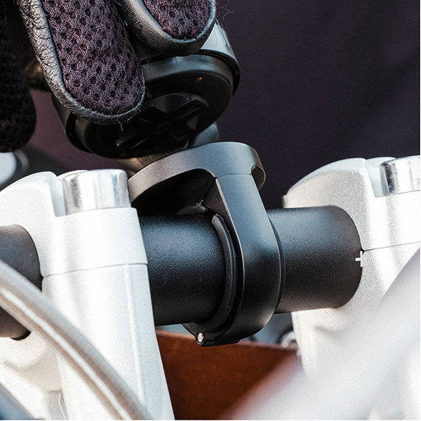 beeline_accessories_bar-clamp-mount_black_lifestyle1.jpg