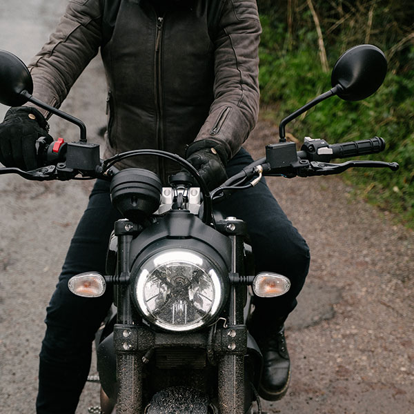 beeline_sat-nav_moto-2_black_lifestyle2.jpg