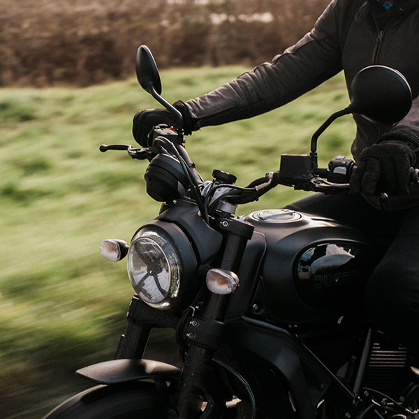 beeline_sat-nav_moto-2_black_lifestyle3.jpg