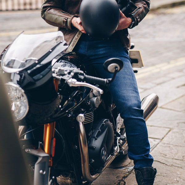 bull-it_jeans-aramid_icon-ii-straight_blue_lifestyle2.jpg