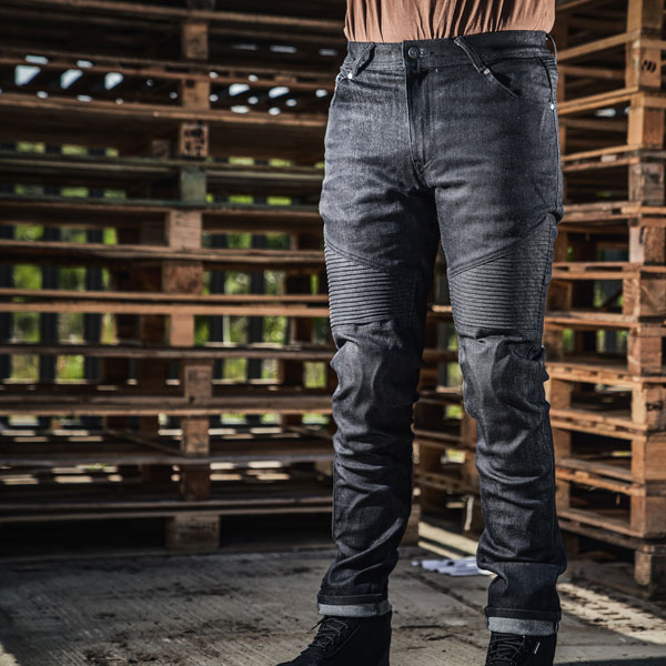 bull-it_textile_jeans_bobber-skinny-covec_black_lifestyle2.jpg