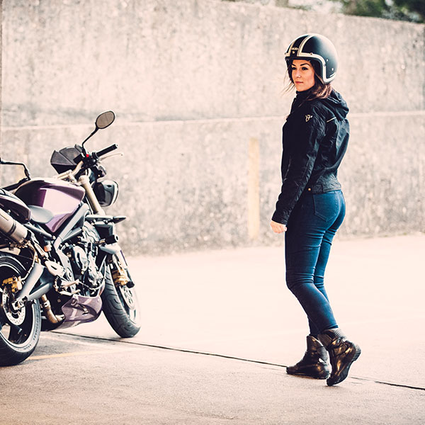 bullit_ladies-leggings_fury-17-sp120-lite_dark-indigo-blue_lifestyle2.jpg