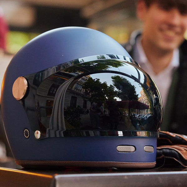 by-city_helmet_roadster-2_matt-blue_lifestyle1.jpg