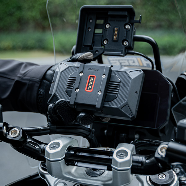 chigee_accessories_bmw-quick-release-module_aio-6_lifestyle1.jpg