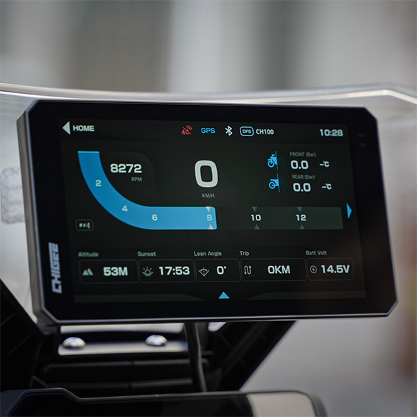 chigee_electronics_aio-6-max-smart-riding-system_lifestyle3.jpg