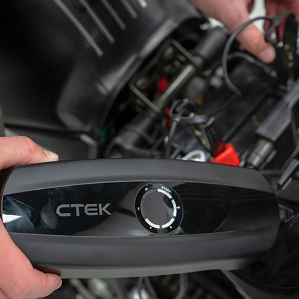 ctek_battery-charger_cs-one-adaptive-charger-maintainer_lifestyle1.jpg