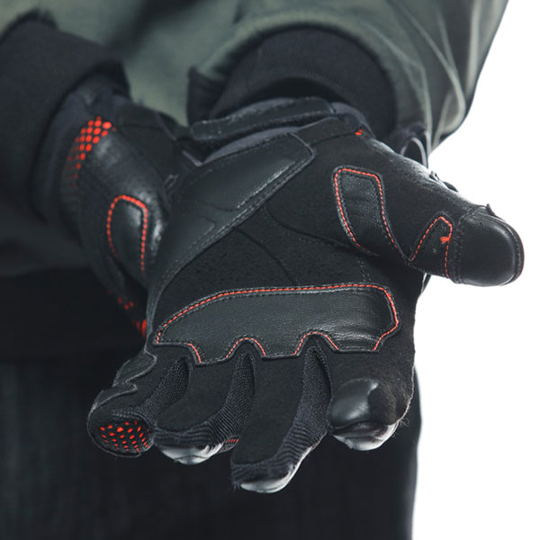 dainese_gloves-textile_unruly-ergo-tek_black-fluo-red_lifestyle3.jpg