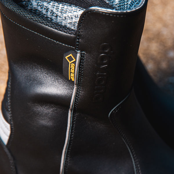 daytona_ladies_leather_boots_pilot-sl_black_lifestyle7.jpg
