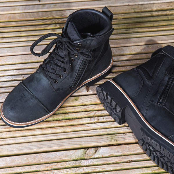 duchinni_boots_canyon_black_lifestyle2.jpg