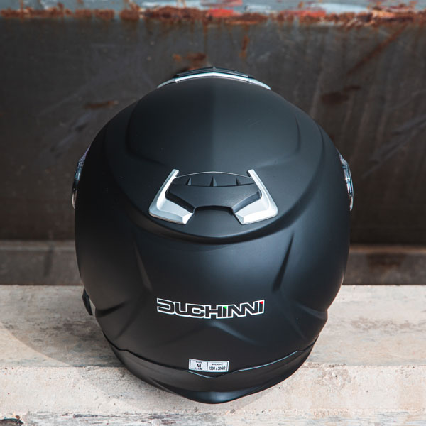 duchinni_helmet_d1300_matt-black_lifestyle4.jpg