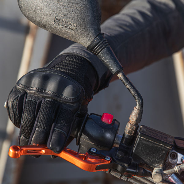 dxr_gloves-mixed_patok-gt-spring_black_lifestyle1.jpg