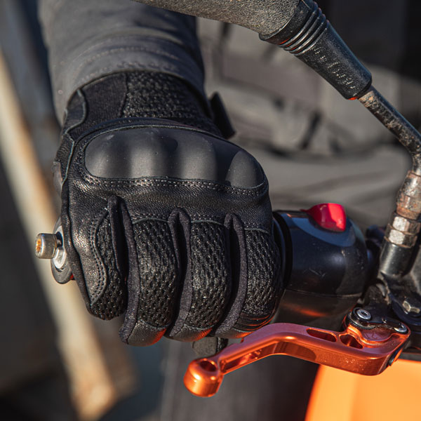 dxr_gloves-mixed_patok-gt-spring_black_lifestyle2.jpg