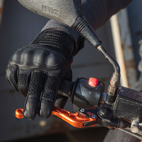 dxr_gloves-mixed_patok-gt-spring_black_lifestyle3.jpg