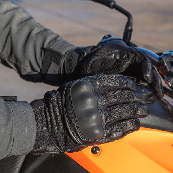 dxr_gloves-mixed_patok-gt-spring_black_lifestyle4.jpg