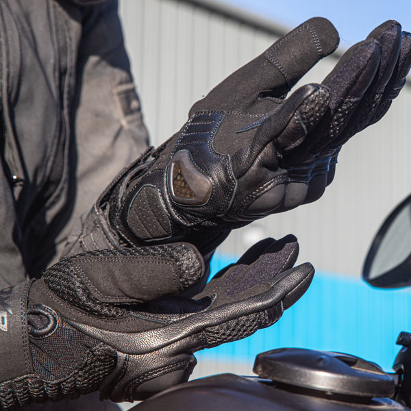 dxr_gloves-mixed_patok-gt-spring_black_lifestyle5.jpg