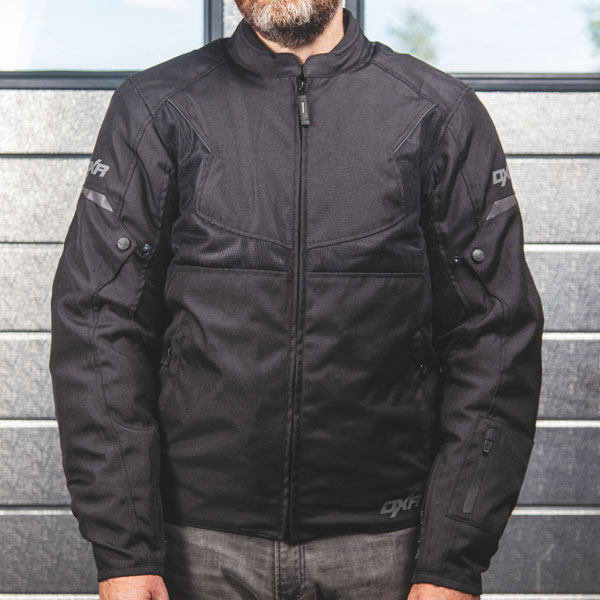 dxr_textile_jacket_r-stroke_black_lifestyle1.jpg