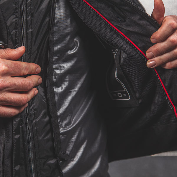 dxr_textile_jacket_r-stroke_black_lifestyle2.jpg