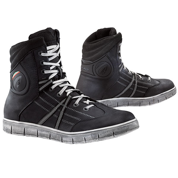 Image of Forma Cooper Boots - Black / White