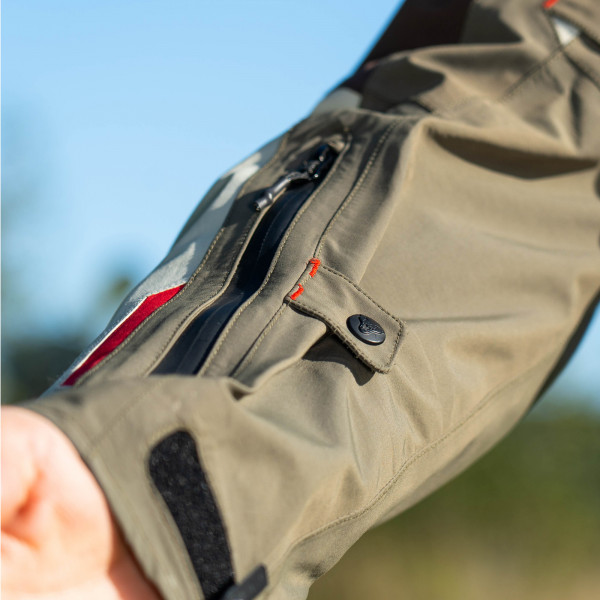 furygan_jacket-textile_voyager-3c_coffee-pearl-kaki_lifestyle4.jpg