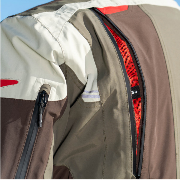 furygan_jacket-textile_voyager-3c_coffee-pearl-kaki_lifestyle8.jpg