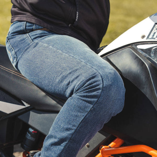 furygan_jeans_kevlar_stretch-ghost_lifestyle14.jpg