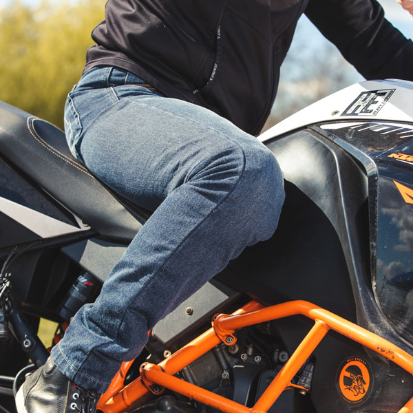 furygan_jeans_kevlar_stretch-ghost_lifestyle16.jpg