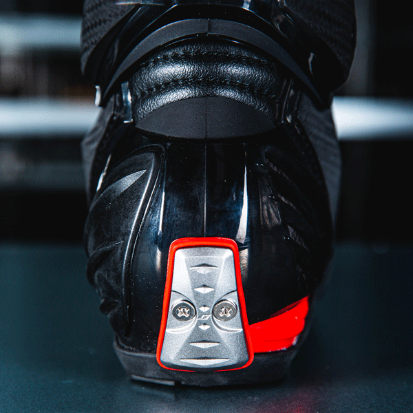 gaerne_boots_gp1-evo_black_lifestyle3.gif