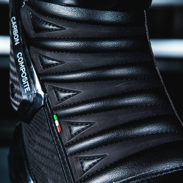 gaerne_boots_gp1-evo_black_lifestyle4.gif