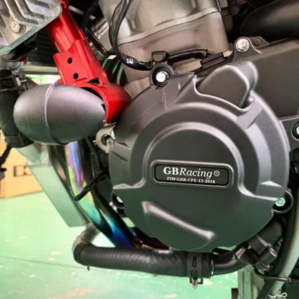 gb-racing_alternator-cover_kawasaki-ninja-zx-25r-zx-4rr_20-25_detail1.jpg