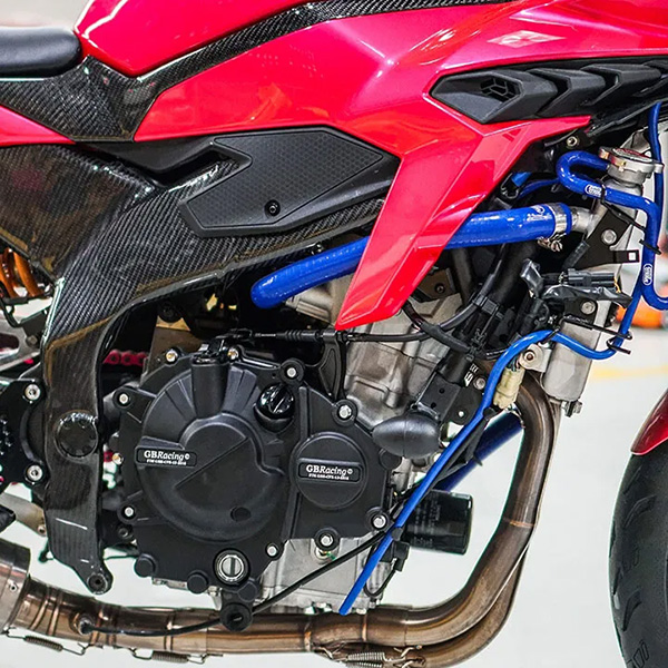 gb-racing_clutch-cover_kawasaki-ninja-zx-25r-zx-4rr_20-25_detail1.jpg