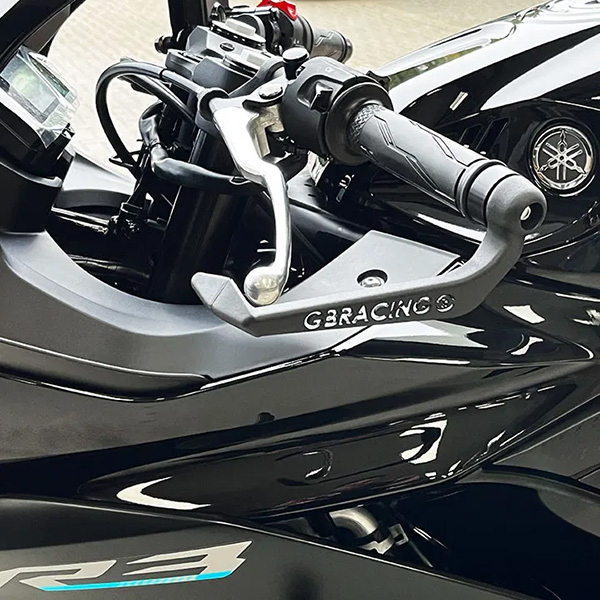 gb-racing_clutch-lever-guard_yamaha-yzf-r3_detail1.jpg