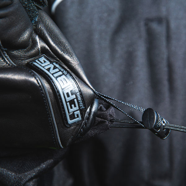 gerbing_heated-gloves-leather_xrl_black_lifestyle8.jpg