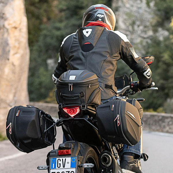 givi_hard-luggage_st609-panniers_detail3.jpg